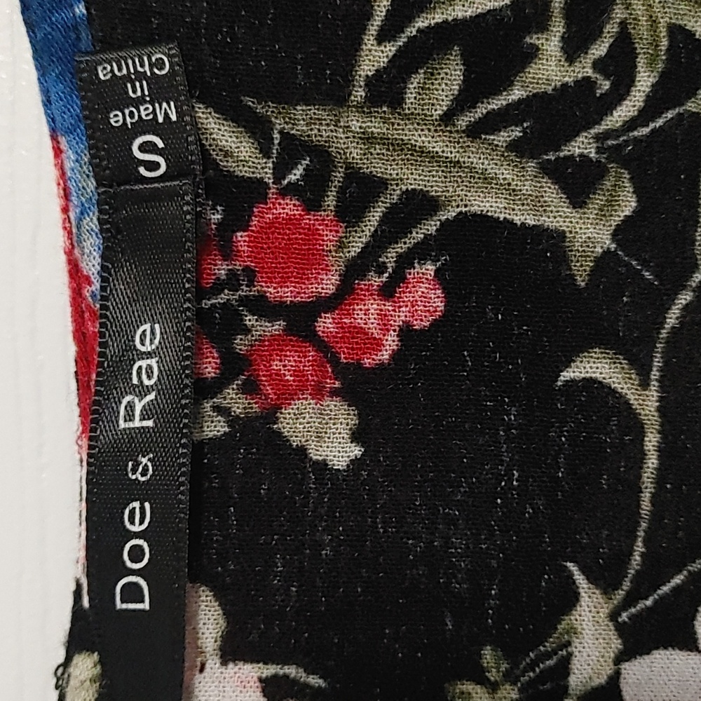 Doe & Rae Black Floral Blouse Sz Small Shoulder Sleeve EUC - Picture 2 of 7